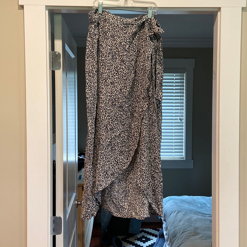 Leopard print midi skirt